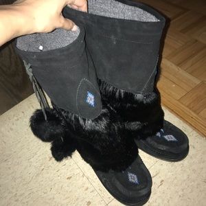 Black fur boots